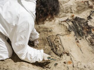 Waarom zijn er 'zo weinig' archeologische opgravingen in Nederland?