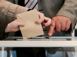 'De democratie staat altijd onder druk'