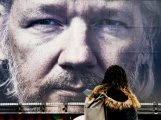Is Assange een ethische hacker? 'Hij bracht mensen in gevaar, werkte met Trump en Russen'
