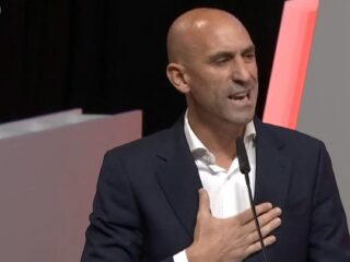 Stelling van Borst: 'Schitterende Spaanse WK-winst overschaduwd door schandalig gedrag van enorme machoman'