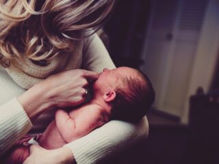 De getuigen van grootschalige binnenlandse adoptie: 'Commerciële kinderhandel'