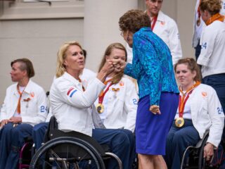 'Fistbumps' en 'brasa's', wanneer gebruik je welk begroetingsritueel?