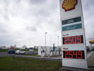 Stand.nl: 'Er moet zo snel mogelijk een maximumprijs voor benzine komen'