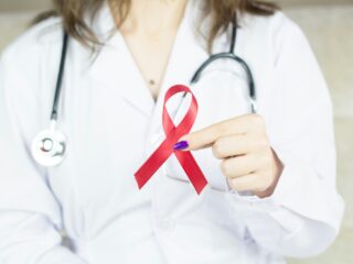 Aids opnieuw een wereldwijde bedreiging door stopzetting USAID-hulp