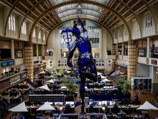 Recordhoogte aantal beleggingen in Nederland, maar nog meer miljarden staan op spaarrekeningen: 'Dat is zonde'