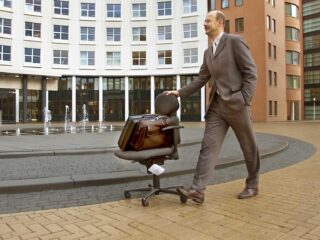 Moet een inspanningsverplichting ingesteld worden op werk?