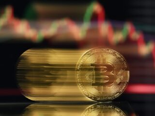 Waarom schiet de cryptokoers de laatste tijd zo enorm heen en weer?