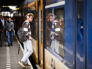 Moet Nederland na VK ook boetes opleggen voor asociaal gedrag in ov? 'Kan meer weerstand en boosheid veroorzaken'