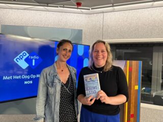 Karin Sitalsing is met haar boek over Blauwestad genomineerd voor de Brusseprijs