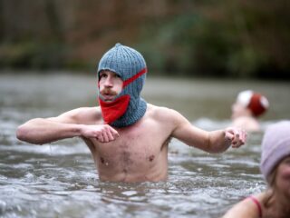Wat zijn de gezondheidseffecten van een koude plons?