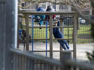 Buitenspelen? Weinig opgewassen tegen 'de macht van het scherm'