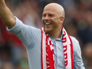 'Slechts één Feyenoord-coach zat 100+ duels op de bank met een beter gemiddelde dan Slot'