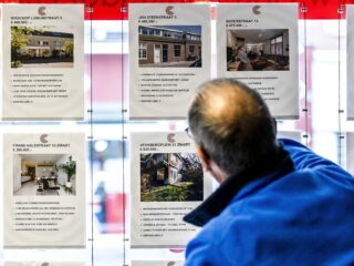 Commissarissen en bestuurders van 20 woningcorporaties verhuren privé huizen, vaak voor hoge bedragen