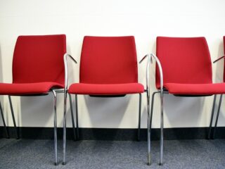 Waarom de wachtkamer bij de huisarts niet onbelangrijk is: 'Kan gezondheidswinst opleveren'