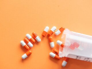 Onderzoek: farmaceutische industrie zet huisartsen onder 'emotionele druk' met reclamefolders