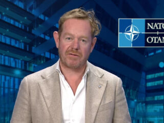 NAVO-topman Van Weel: Nederland moet NAVO-norm wettelijk verankeren