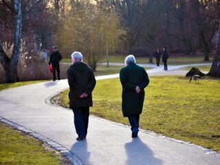 Hoe stress ervoor zorgt dat ons haar sneller grijs wordt