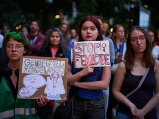 Gemeenten pleiten voor centrale hulppunten tegen vrouwengeweld: 'Drie keer je verhaal moeten doen, is traumatisch'