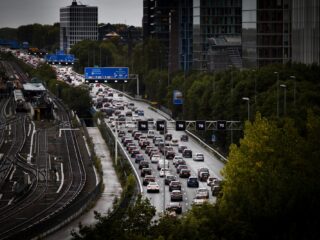 Ellenlange files zijn weer de norm: 'Als we op dezelfde voet doorgaan, komen we hier nooit van af'
