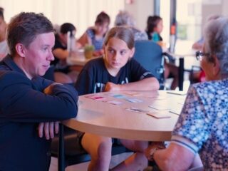 Coronapandemie veranderde perspectief van kinderen op ouderen: 'Viel als onderzoeker van mijn stoel'