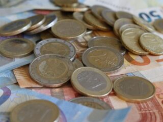 Mensen met hoge inkomens vaker financieel in de knel door leefstijlinflatie