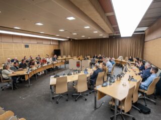 Hoge werkdruk, intimidatie en 'karige' vergoeding voor gemeenteraadsleden: 'Ambt staat onder druk'