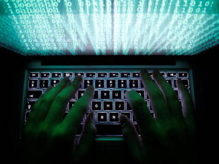 Waarom is het Amerikaanse bedrijf Stryker gehackt door een Iraanse hackersgroep?