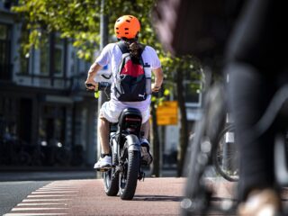 Fietshelmplicht voor e-bikers onder de 18? 'Liever voor iedereen, zet dat ding op'