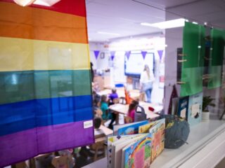 Homo-acceptatie onder jongens neemt sterk af: 'We gaan geen winst behalen door ons verder terug te trekken'