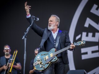 Rowwen Hèze-zanger Jack Poels: 'Tradities houd je in stand door ze te veranderen, zo ook taal'