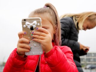 Waarom een smartphoneverbod voor kinderen de problemen niet oplost