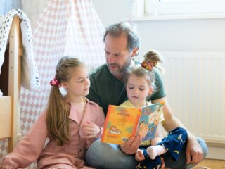 Eerste Nederlander wint prestigieuze oeuvreprijs voor onderzoek naar kinderen en taal