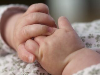 Petitie voor doorbetaling loon bij ziek kind: 'Geen ouders in financiële angst'