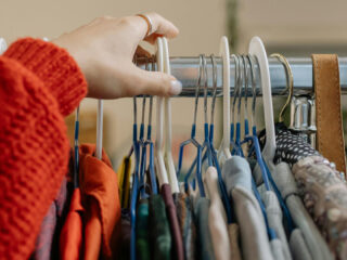 CO2 besparen? Koop een jaar geen kleding!