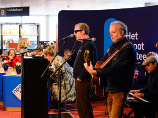 Dit nummer maakte The Kik speciaal voor het Dictee