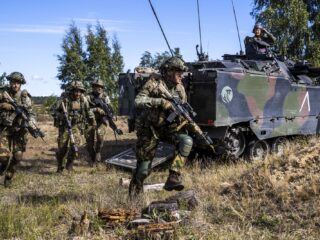 Verzekeraars willen weer investeren in wapens: 'Er is wel verschil tussen clusterbom en kogelvrij vest'