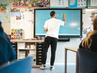 Amsterdamse basisscholen willen af van flexibele leerkrachten: 'Er is een hele industrie omheen ontstaan'