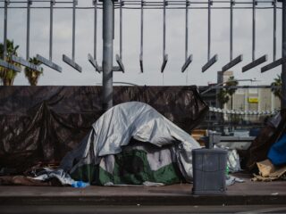 Hoe zorg je voor dakloze drugsgebruikers en houd je een stad leefbaar?