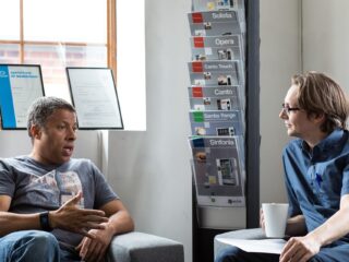 Hoe kun je beter leren luisteren? 'Uit gesprekken blijft slechts 25% hangen'