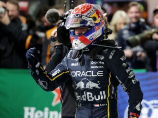 Verstappen terug in WK-race na fout McLaren: 'In deze fase van het seizoen moet je zulke risico's niet nemen'