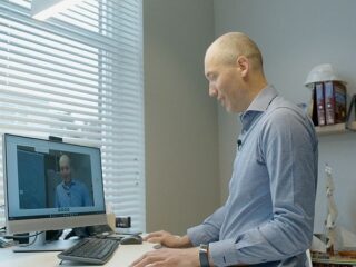 Digitale zorg lost problemen van overwerkte huisarts (nog) niet op