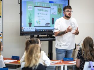 Tekort aan meesters ligt aan maatschappelijke imago: 'Wordt gezien als vrouwenberoep'