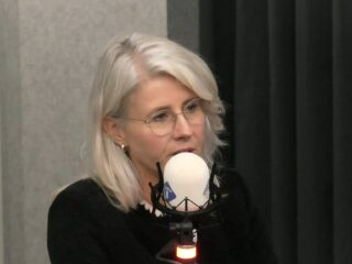 'Vier van mijn vijf zonen kunnen geen huis krijgen', zegt woonminister Keijzer