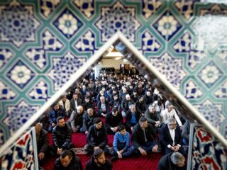 Moslimdiscriminatie: 'Een hardnekkig patroon, gevoed door de politiek'