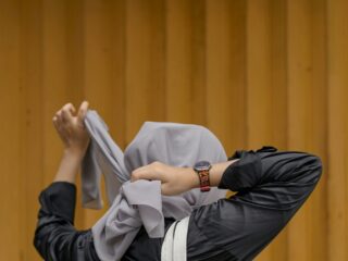 Negen op de tien Nederlandse moslimjongeren heeft geen vertrouwen in de politiek