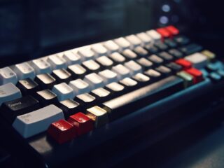 Zorgen om jonge cybercriminelen met wapens: 'Bleek een jongen van 14'