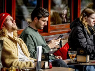 Wat maakt contact leggen met een onbekende zo ingewikkeld?