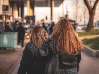Vriendschap is volgens socioloog Beate Völker belangrijker dan we denken
