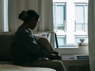 Voor long-covidpatiënt Anne is corona nog lang niet voorbij: 'Ik lig weg te rotten'