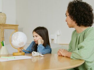 Van Moederdag-knutsel tot juridische stappen: hoe kleine kwesties escaleren op school